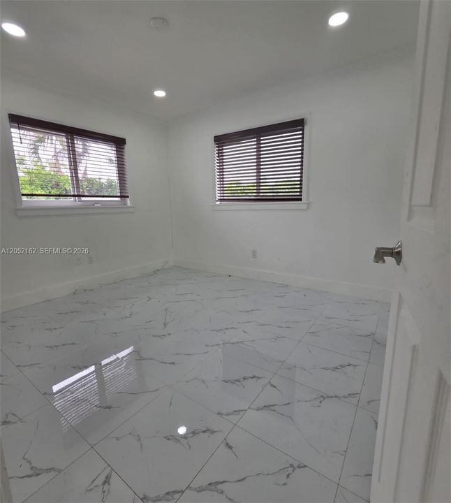 В аренду: $2,950 (3 спален, 1 ванн, 1920 Квадратных фут)