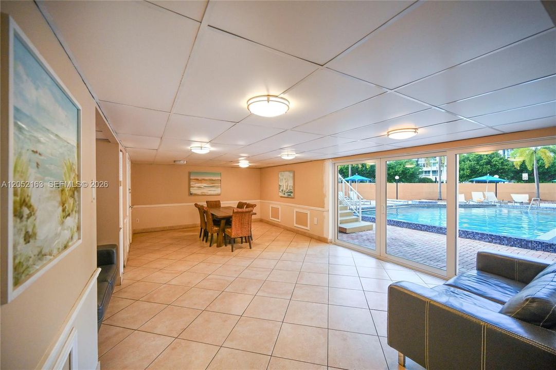 For Sale: $299,200 (1 beds, 1 baths, 1084 Square Feet)