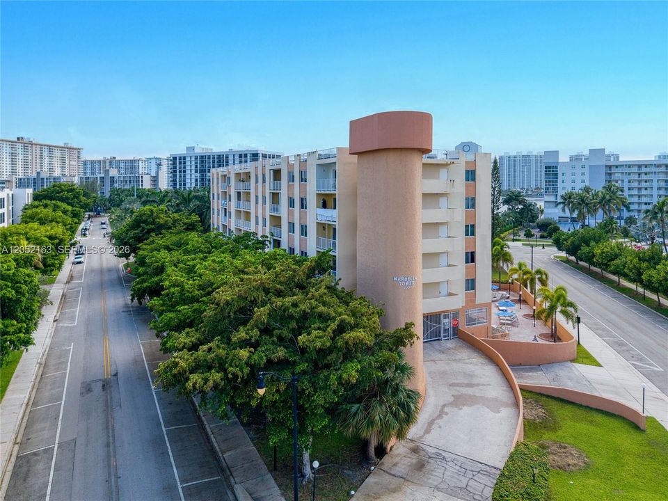 For Sale: $299,200 (1 beds, 1 baths, 1084 Square Feet)