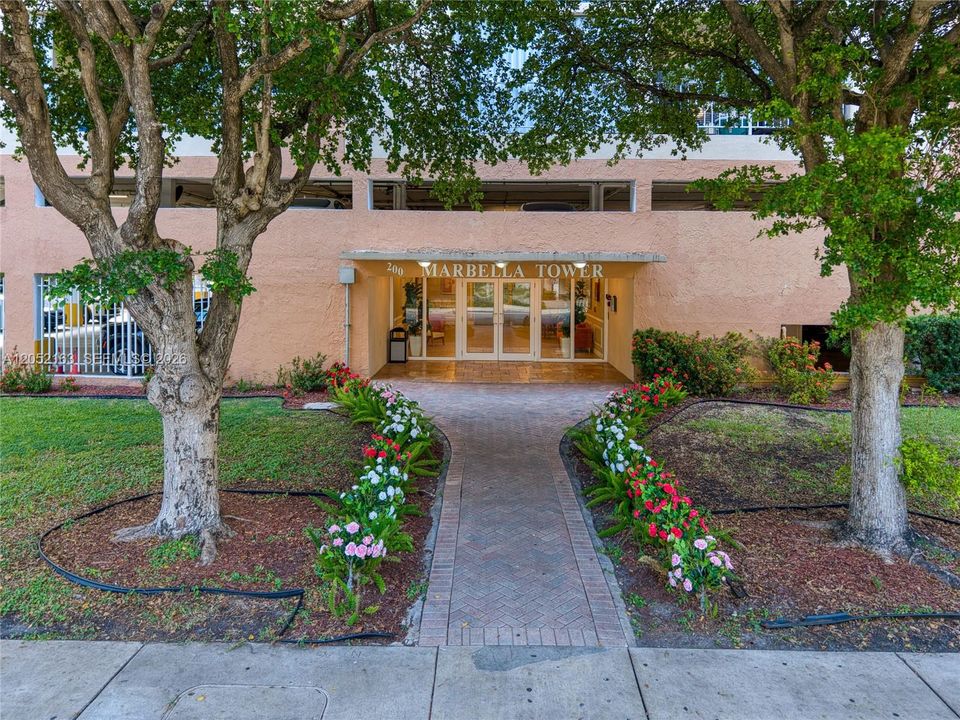 For Sale: $299,200 (1 beds, 1 baths, 1084 Square Feet)