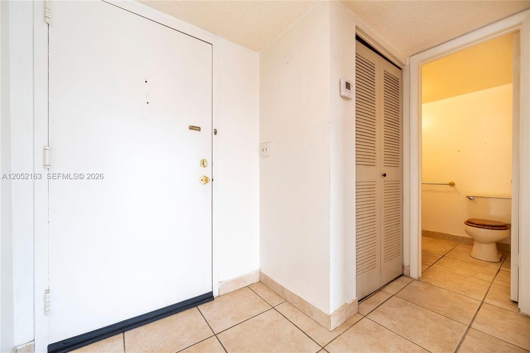 For Sale: $299,200 (1 beds, 1 baths, 1084 Square Feet)