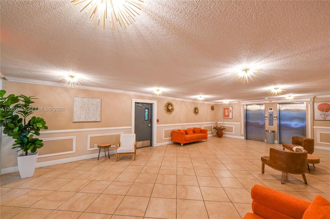 For Sale: $299,200 (1 beds, 1 baths, 1084 Square Feet)