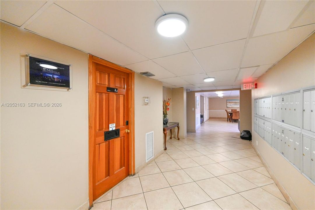 For Sale: $299,200 (1 beds, 1 baths, 1084 Square Feet)