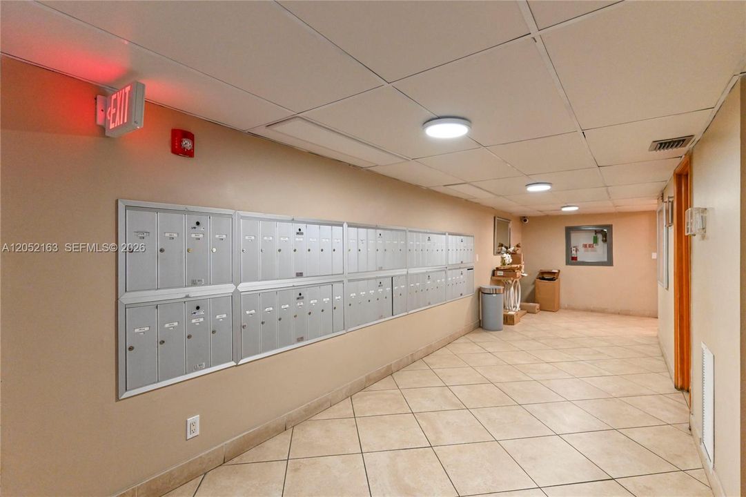 For Sale: $299,200 (1 beds, 1 baths, 1084 Square Feet)