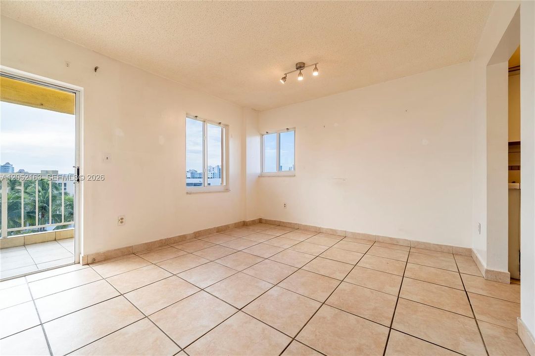 For Sale: $299,200 (1 beds, 1 baths, 1084 Square Feet)