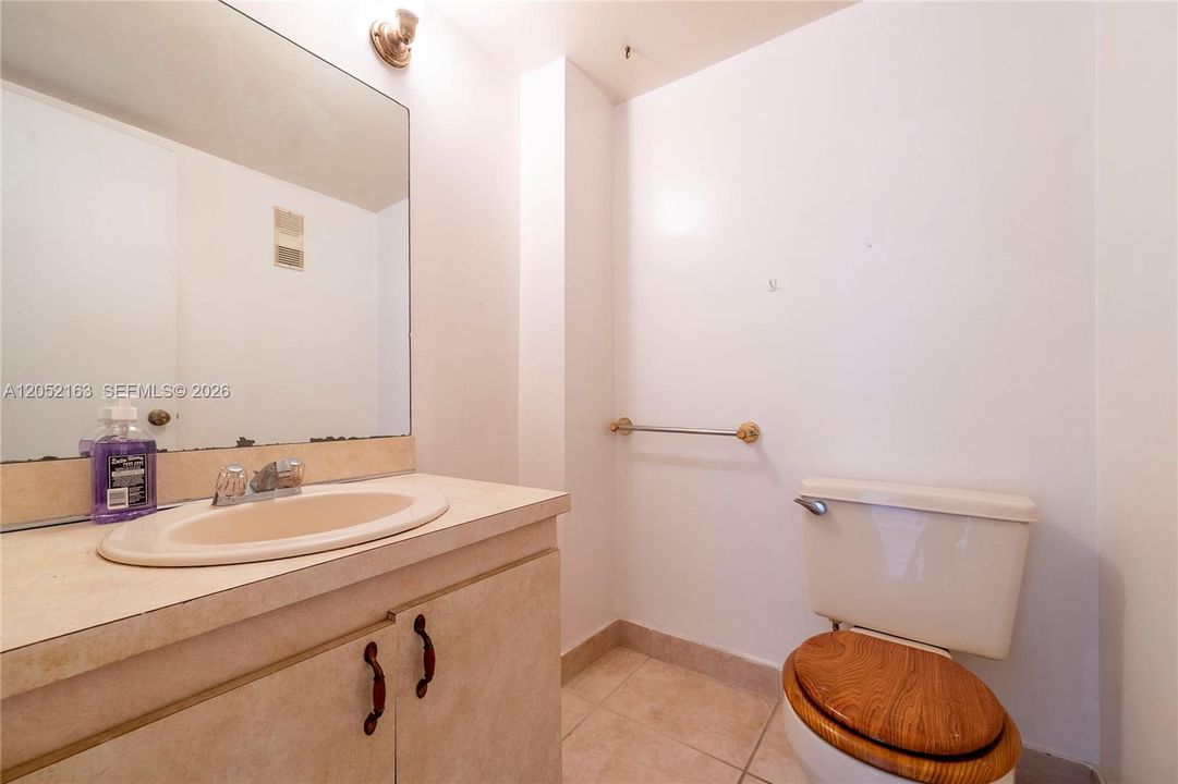 For Sale: $299,200 (1 beds, 1 baths, 1084 Square Feet)