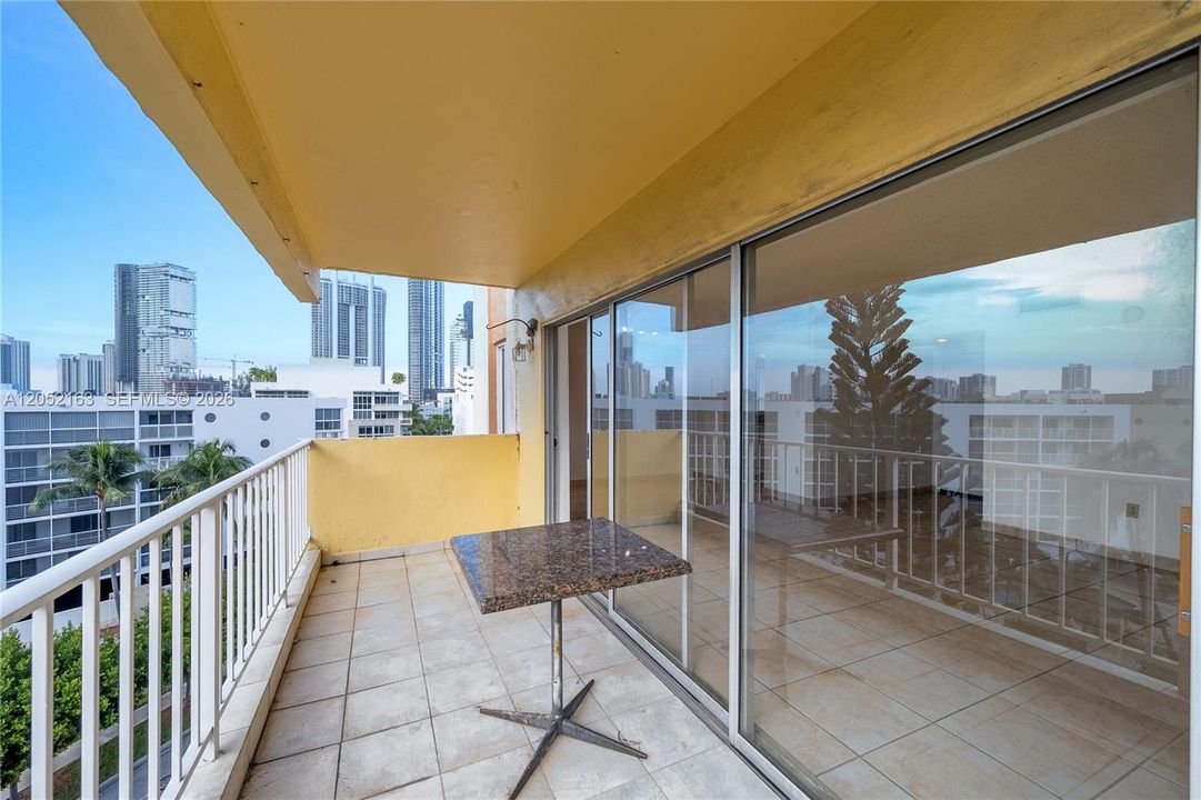 For Sale: $299,200 (1 beds, 1 baths, 1084 Square Feet)