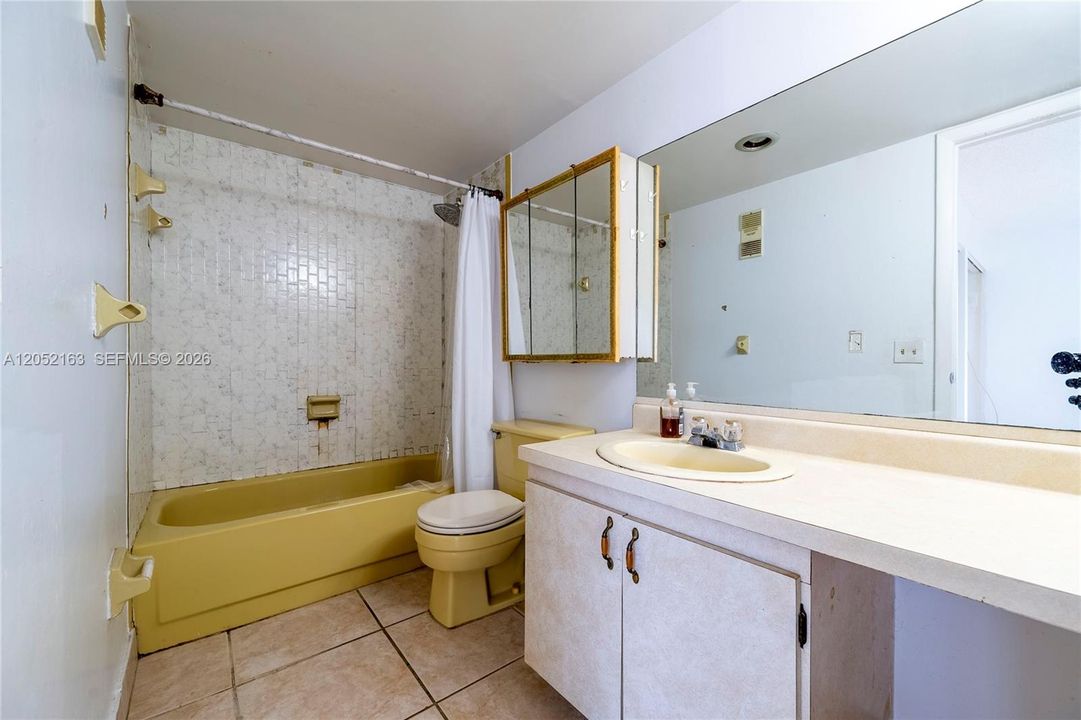 For Sale: $299,200 (1 beds, 1 baths, 1084 Square Feet)