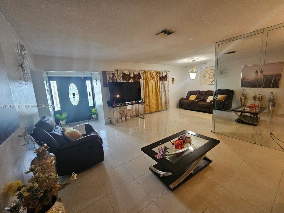 For Sale: $549,000 (2 beds, 2 baths, 1549 Square Feet)