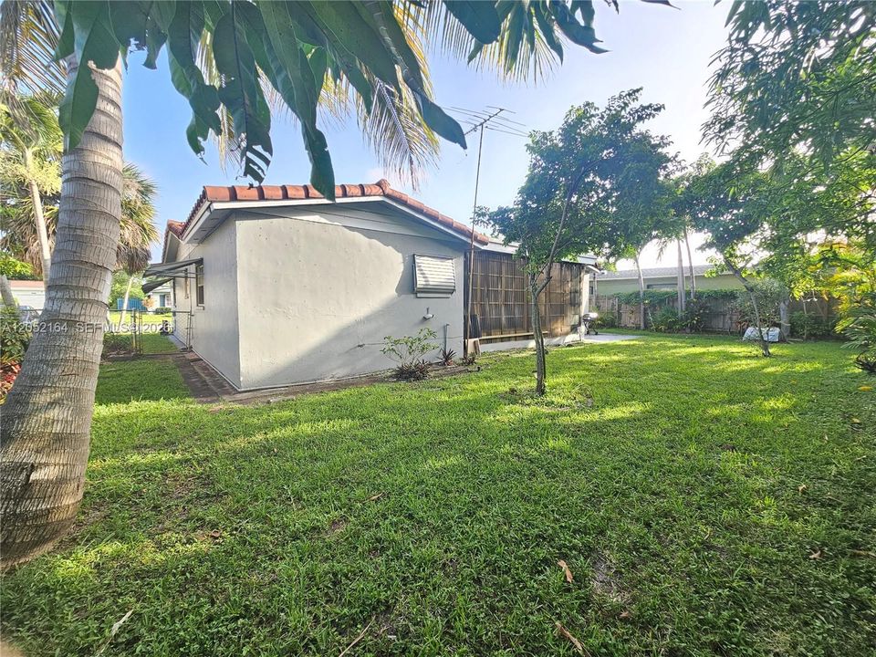 For Sale: $549,000 (2 beds, 2 baths, 1549 Square Feet)
