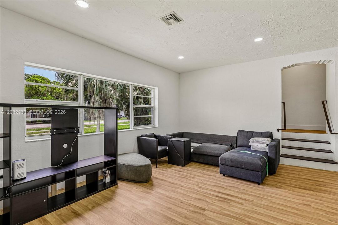 В аренду: $3,900 (2 спален, 2 ванн, 1555 Квадратных фут)