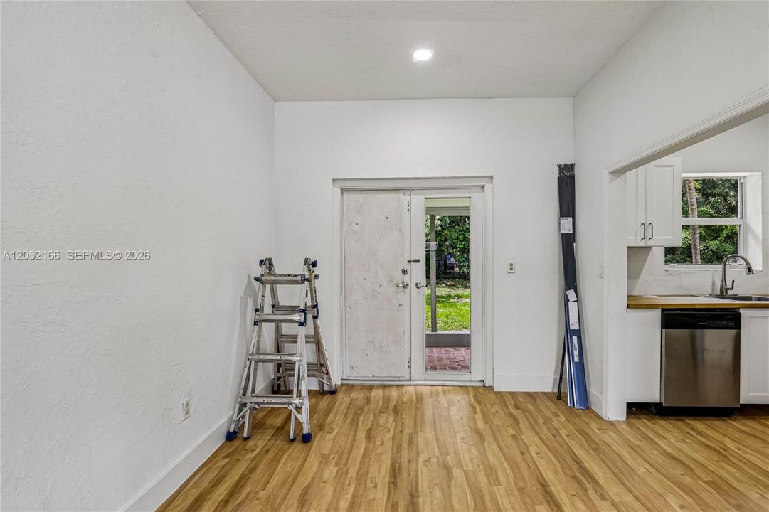 В аренду: $3,900 (2 спален, 2 ванн, 1555 Квадратных фут)