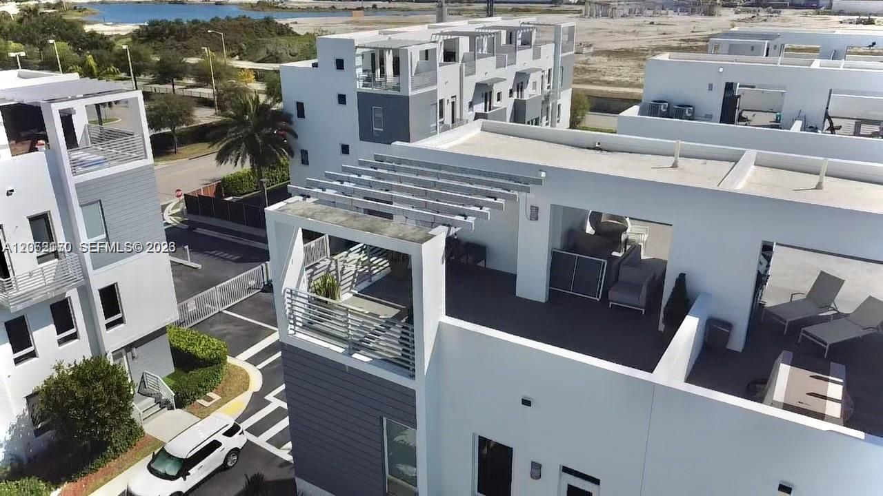 En Venta: $900,000 (4 camas, 3 baños, 2481 Pies cuadrados)