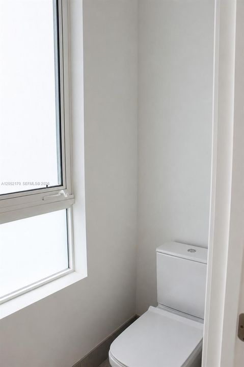 Master bth toilet