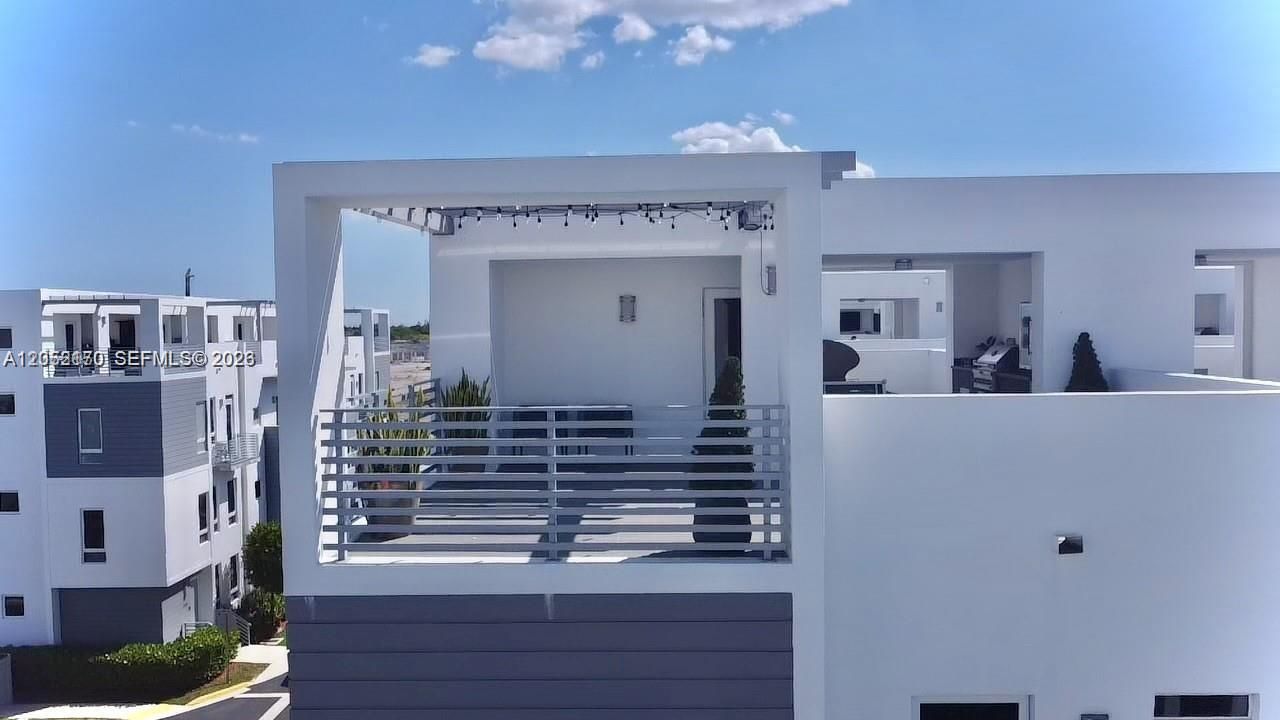 En Venta: $900,000 (4 camas, 3 baños, 2481 Pies cuadrados)