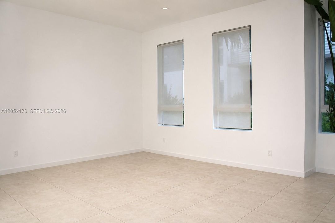 En Venta: $900,000 (4 camas, 3 baños, 2481 Pies cuadrados)