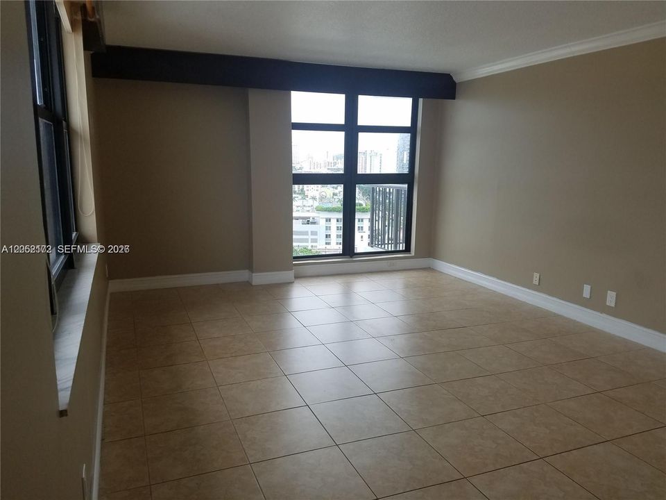 For Rent: $2,950 (1 beds, 1 baths, 912 Square Feet)