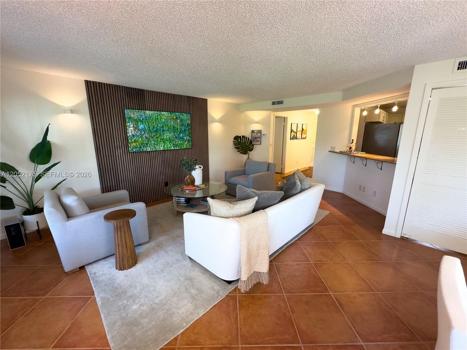 For Sale: $574,900 (2 beds, 2 baths, 1200 Square Feet)