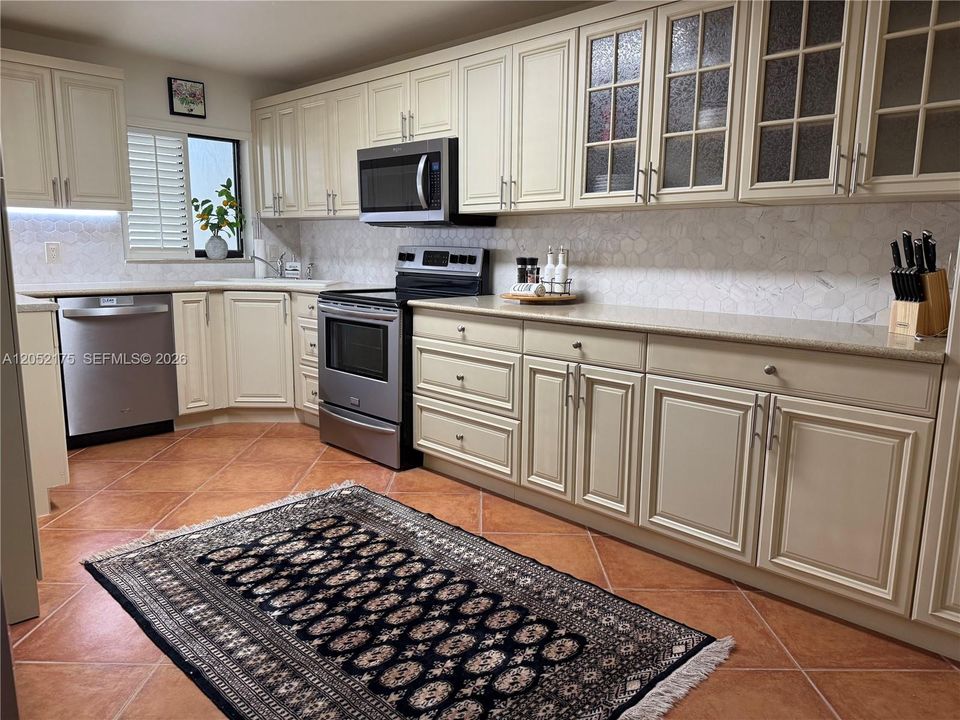 For Sale: $574,900 (2 beds, 2 baths, 1200 Square Feet)