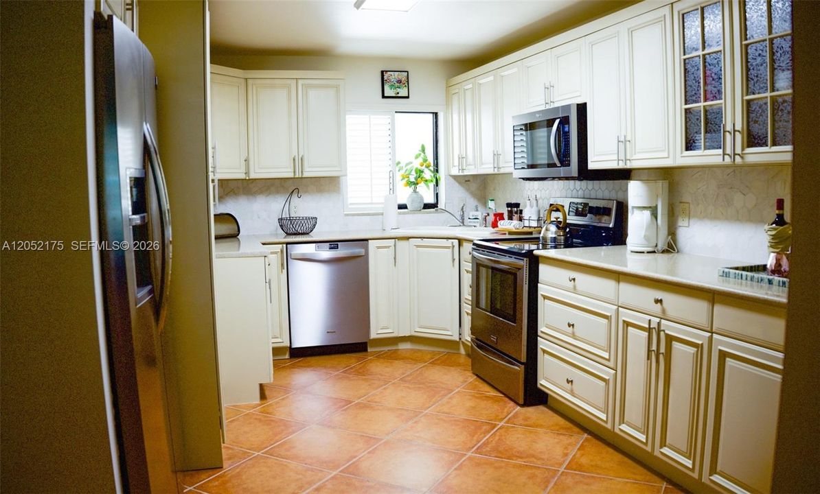 For Sale: $574,900 (2 beds, 2 baths, 1200 Square Feet)