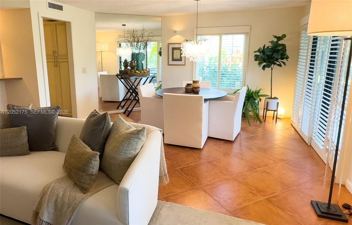 For Sale: $574,900 (2 beds, 2 baths, 1200 Square Feet)