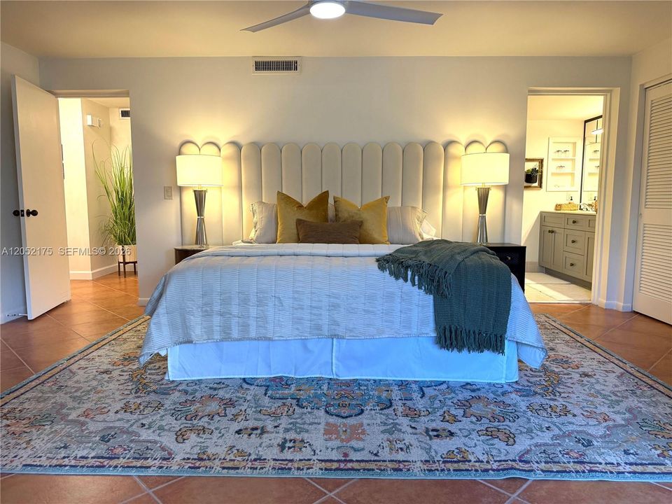 For Sale: $574,900 (2 beds, 2 baths, 1200 Square Feet)