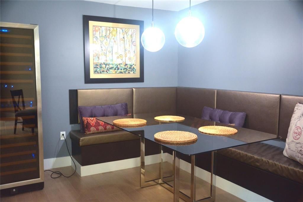 Strand 501 dining