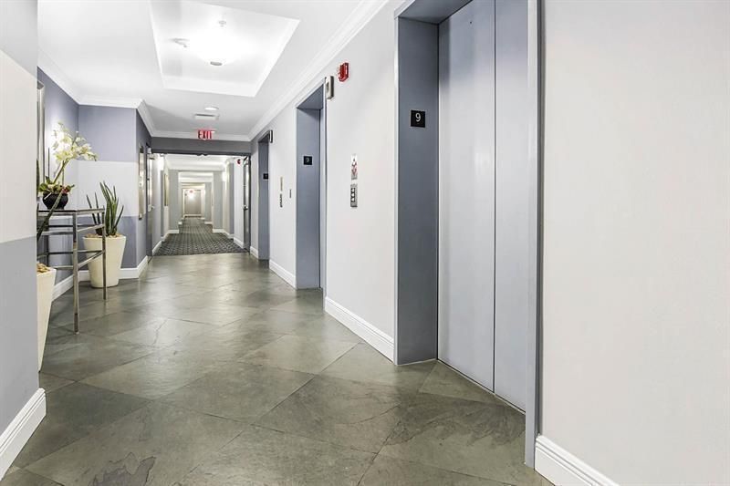 Strand 501 elevator hall