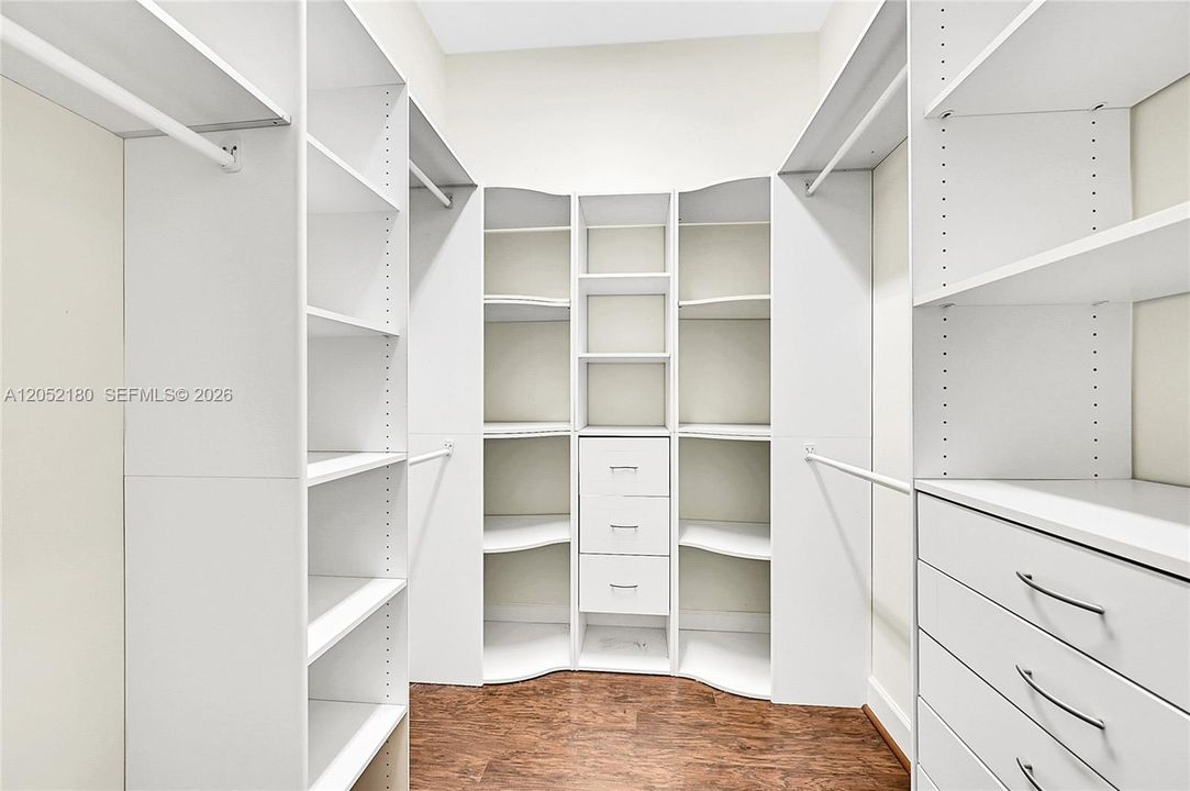 В аренду: $8,500 (5 спален, 3 ванн, 2767 Квадратных фут)