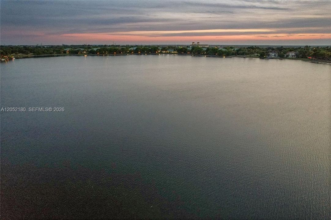 В аренду: $8,500 (5 спален, 3 ванн, 2767 Квадратных фут)
