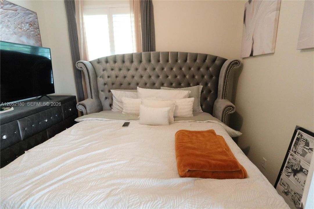 В аренду: $8,500 (5 спален, 3 ванн, 2767 Квадратных фут)