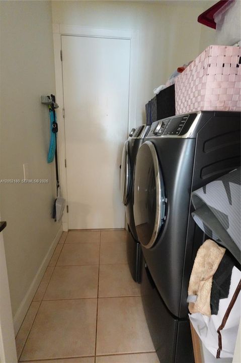 В аренду: $8,500 (5 спален, 3 ванн, 2767 Квадратных фут)
