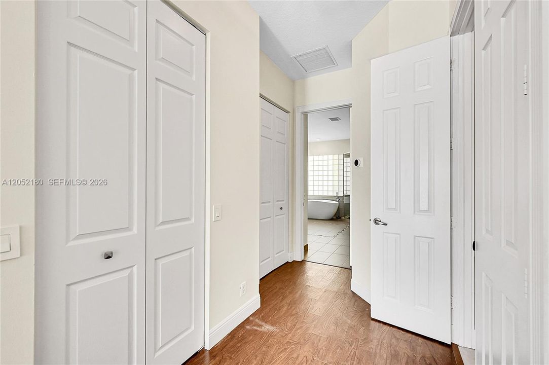 В аренду: $8,500 (5 спален, 3 ванн, 2767 Квадратных фут)
