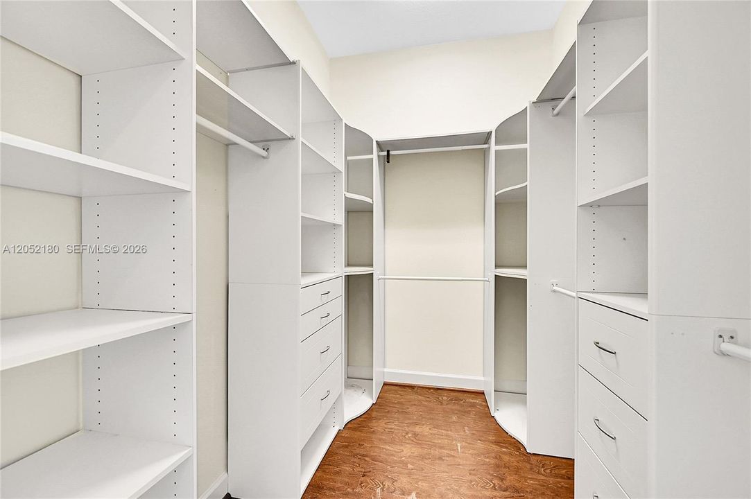 В аренду: $8,500 (5 спален, 3 ванн, 2767 Квадратных фут)