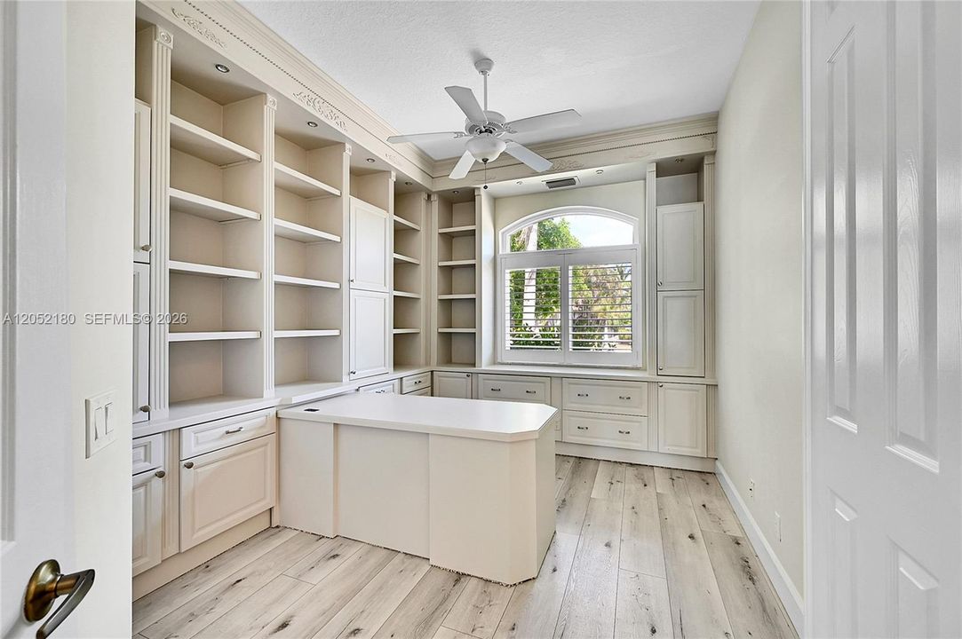 В аренду: $8,500 (5 спален, 3 ванн, 2767 Квадратных фут)