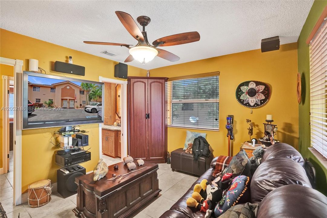 En Venta: $339,950 (2 camas, 1 baños, 1090 Pies cuadrados)