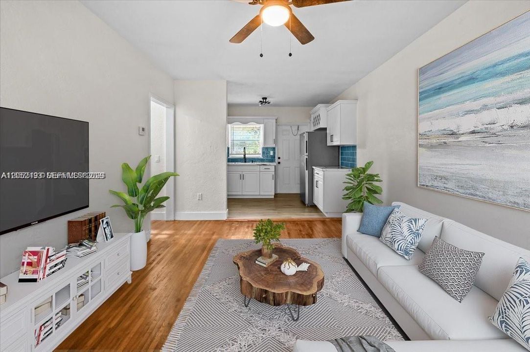 For Rent: $2,800 (2 beds, 1 baths, 970 Square Feet)