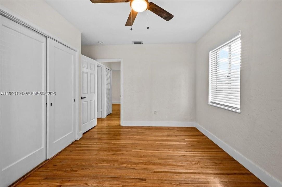 For Rent: $2,800 (2 beds, 1 baths, 970 Square Feet)
