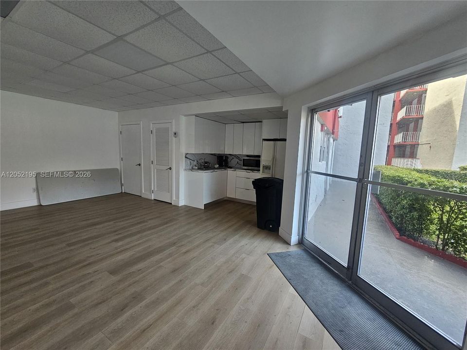 For Sale: $250,000 (2 beds, 2 baths, 1058 Square Feet)
