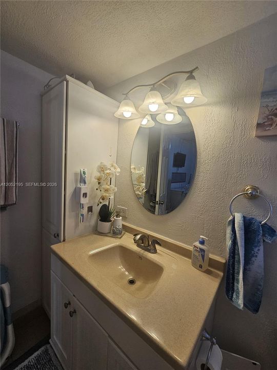 For Sale: $250,000 (2 beds, 2 baths, 1058 Square Feet)