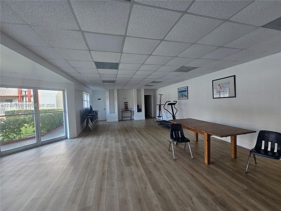 For Sale: $250,000 (2 beds, 2 baths, 1058 Square Feet)
