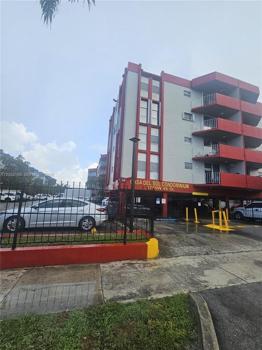 For Sale: $250,000 (2 beds, 2 baths, 1058 Square Feet)