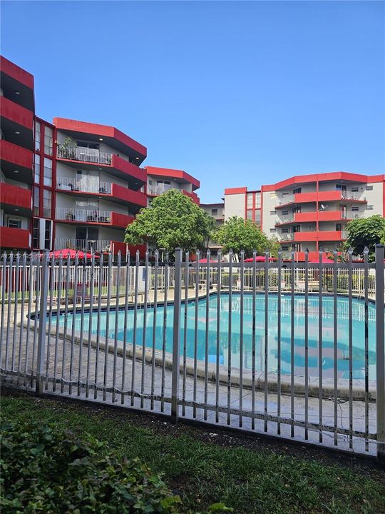 For Sale: $250,000 (2 beds, 2 baths, 1058 Square Feet)