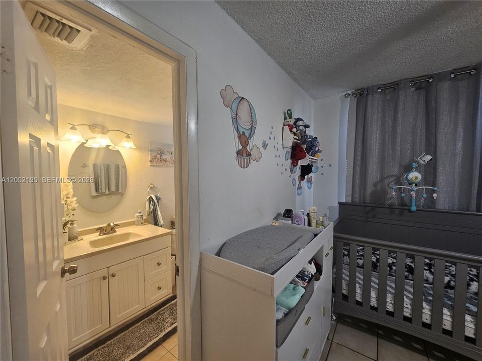 For Sale: $250,000 (2 beds, 2 baths, 1058 Square Feet)