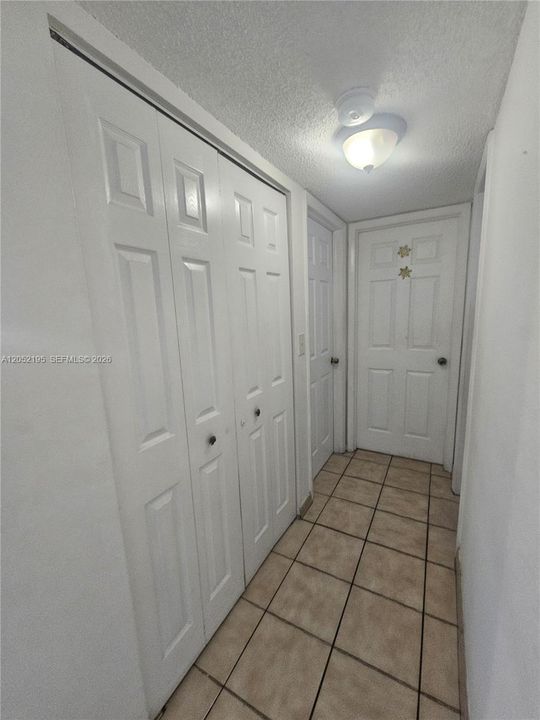 For Sale: $250,000 (2 beds, 2 baths, 1058 Square Feet)