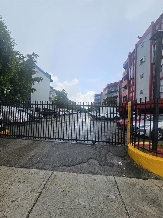 For Sale: $250,000 (2 beds, 2 baths, 1058 Square Feet)