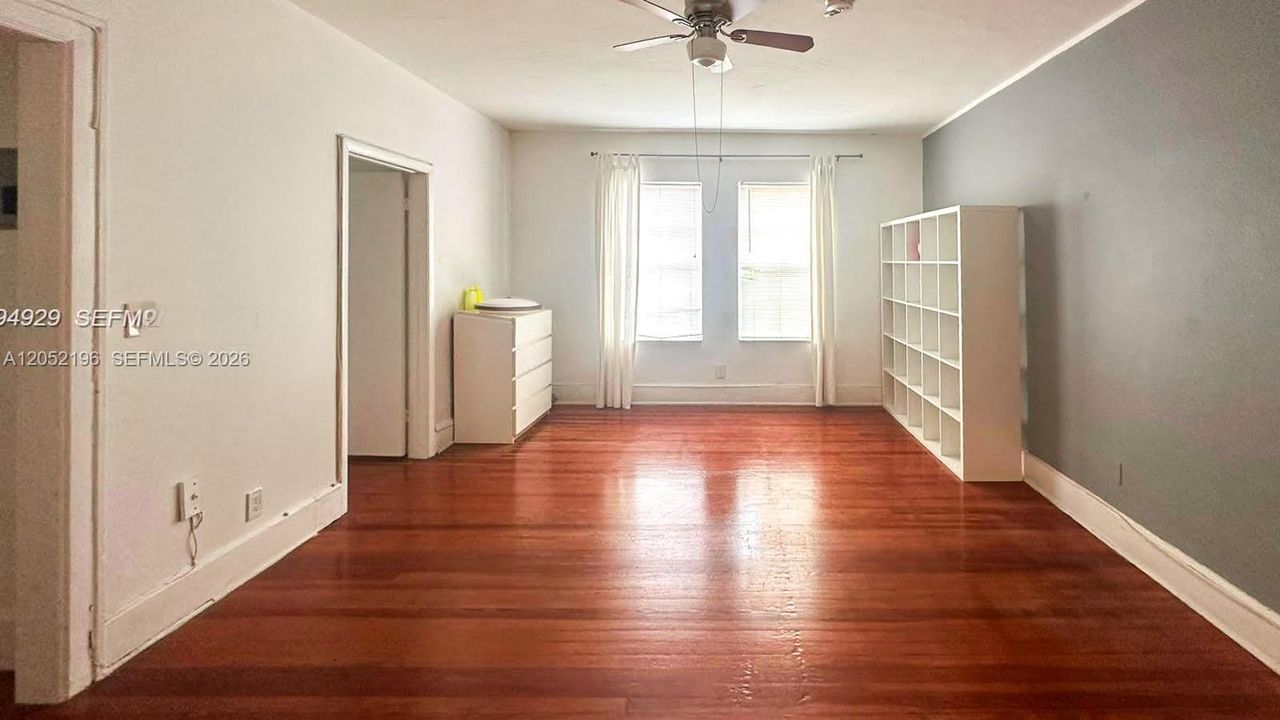 На продажу: $275,000 (0 спален, 1 ванн, 510 Квадратных фут)