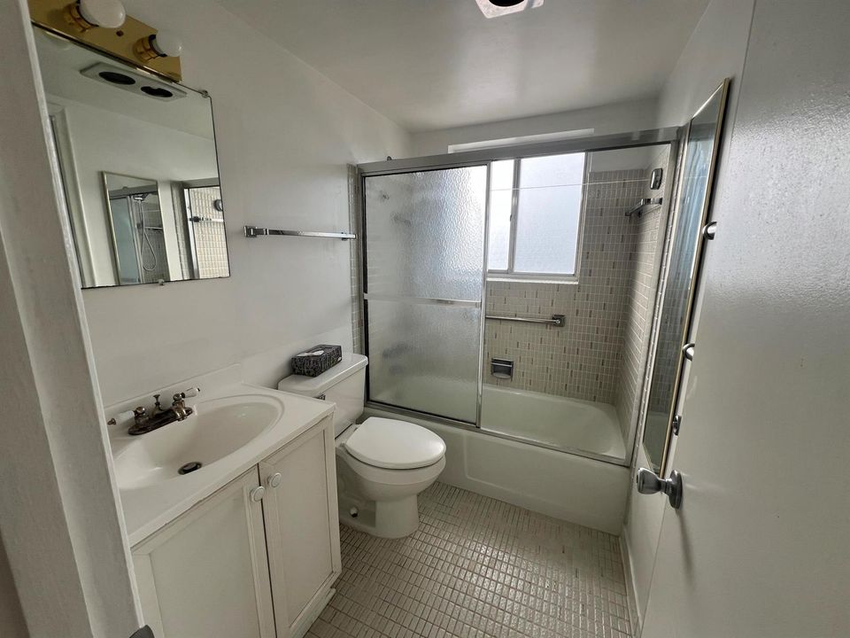 NIce bathroom