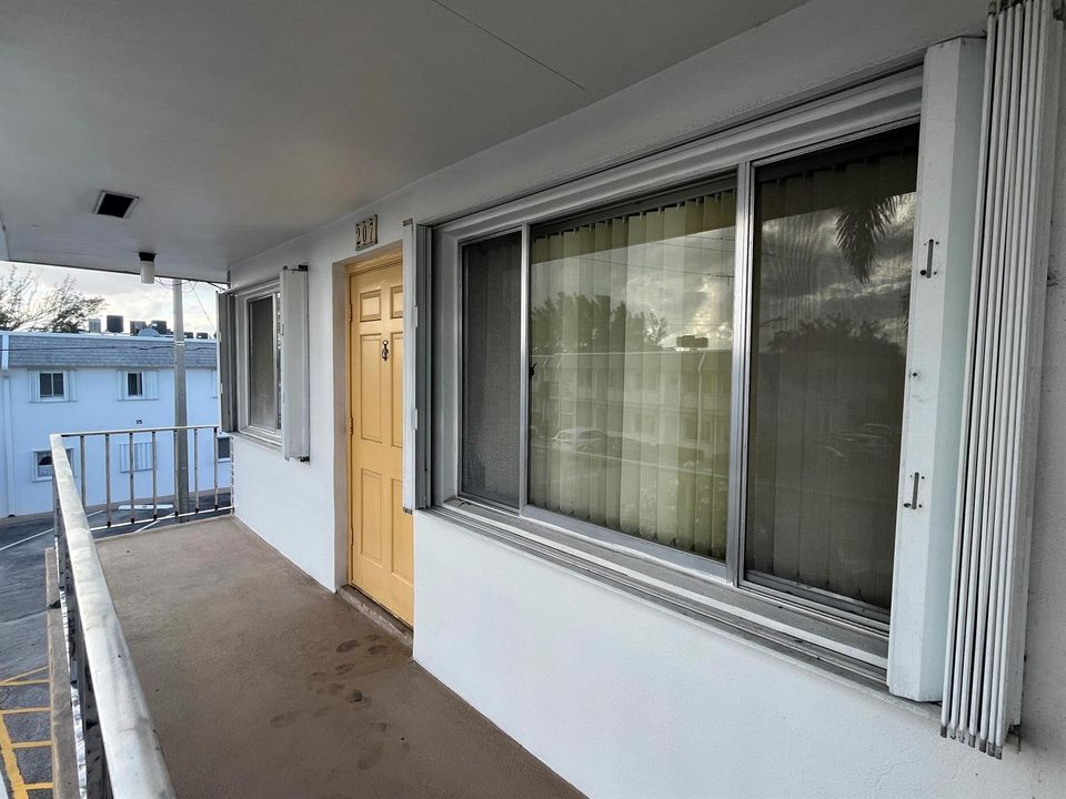Corner unit with accordion shutters