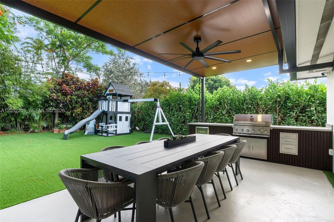 For Sale: $849,000 (4 beds, 2 baths, 1300 Square Feet)